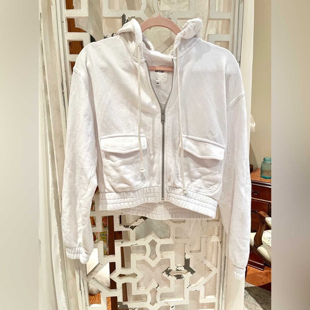 aerie White Cropped Zip-Up Hoodie w/ pockets (small stains on one sleeve)